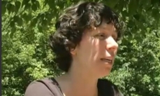 Photo of Isabelle Aubin, scientific researcher at the Canadian Forest Service, taken near a woody area