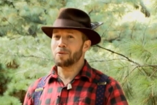 Photo of Patrick Boisclair, activity leader, in the Arboretum of the Jardin botanique de Montréal